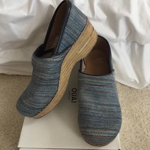 Dansko Women’s Canvas Pro Navy Textured Clogs/sz 8
